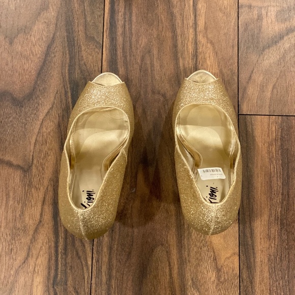 Gold sparkly heels 👠 - Picture 4 of 8